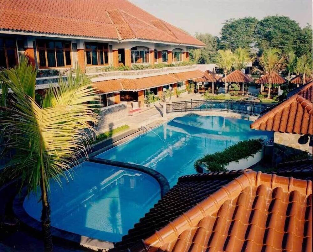 Pondok Serrata Hotel Semarang Exteriör bild