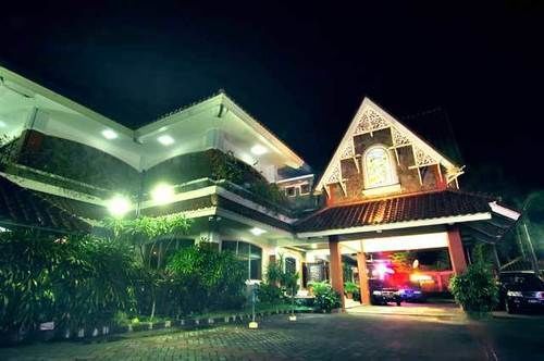 Pondok Serrata Hotel Semarang Exteriör bild