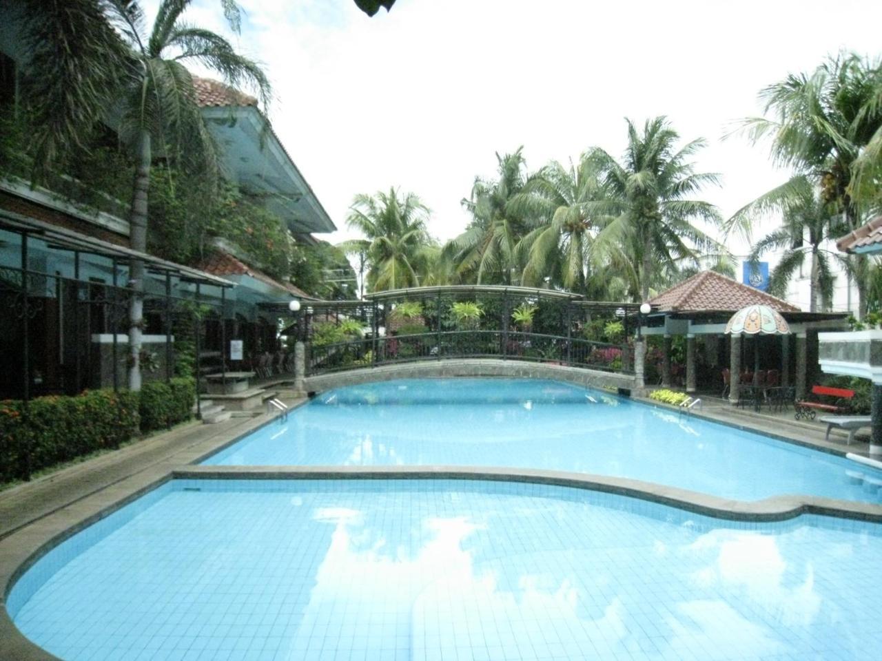 Pondok Serrata Hotel Semarang Exteriör bild